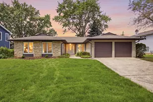 190 S Circle Ave, Bloomingdale, IL 60108 - Photo 1