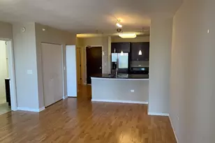 807 Davis St, Evanston, IL 60201 - Photo 4