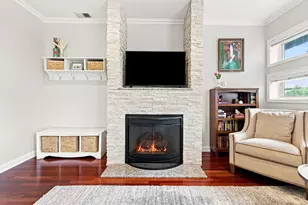 1925 W Irving Park Rd, Chicago, IL 60613 - Photo 10