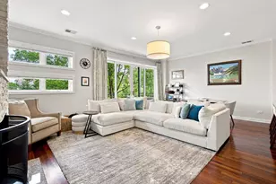 1925 W Irving Park Rd, Chicago, IL 60613 - Photo 6