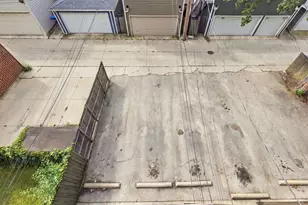 1925 W Irving Park Rd, Chicago, IL 60613 - Photo 34