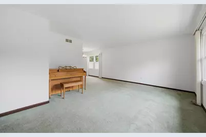 20650 N Florence Avenue, Prairie View, IL 60069 - Photo 12