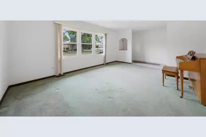 20650 N Florence Avenue, Prairie View, IL 60069 - Photo 14