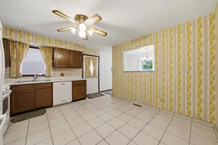 20650 N Florence Ave, Prairie View, IL 60069 - Photo 22