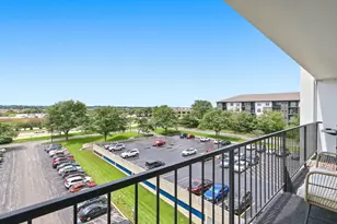 2005 S Finley Rd, Lombard, IL 60148 - Photo 20