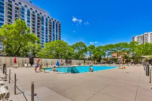 1360 N Sandburg Terrace, Chicago, IL 60610 - Photo 18