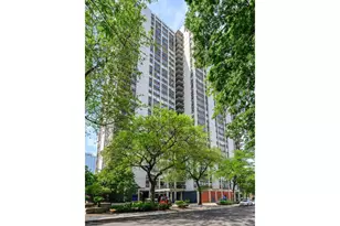 1360 N Sandburg Terrace, Chicago, IL 60610 - Photo 2