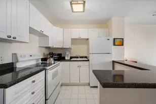 1360 N Sandburg Terrace, Chicago, IL 60610 - Photo 8