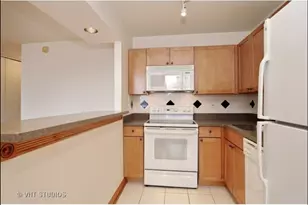 655 W Irving Park Rd, Chicago, IL 60613 - Photo 8