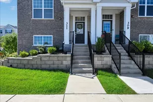311 Timberleaf Cir, Roselle, IL 60172 - Photo 2