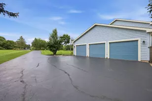 7N660 Cloverfield Cir, Saint Charles, IL 60175 - Photo 10