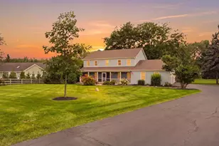 7N660 Cloverfield Cir, Saint Charles, IL 60175 - Photo 2