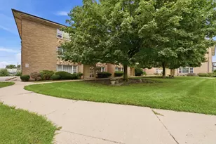 3180 W Meadow Ln Dr, Merrionette Park, IL 60803 - Photo 1