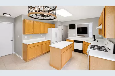 1561 E Chivalry Court, Palatine, IL 60074 - Photo 10
