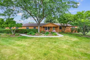 2116 N Pebble Dr, McHenry, IL 60051 - Photo 2