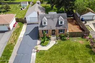 2211 N Bonnie Brook Ln, Waukegan, IL 60087 - Photo 2