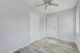 6 S Monterey Ave, Villa Park, IL 60181 - Photo 10