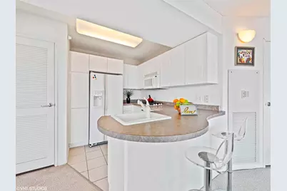 1720 Maple Avenue #2470, Evanston, IL 60201 - Photo 4