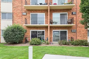 9724 S Karlov Ave, Oak Lawn, IL 60453 - Photo 2