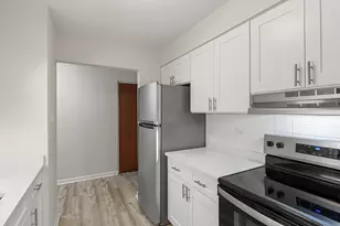 9724 S Karlov Ave, Oak Lawn, IL 60453 - Photo 8