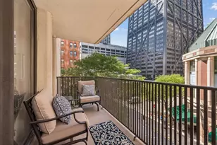 200 E Delaware Pl, Chicago, IL 60611 - Photo 4