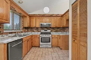 1457 Beaumont Cir, Bartlett, IL 60103 - Photo 6