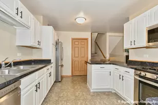 5850 Fieldstone Trail, McHenry, IL 60050 - Photo 8