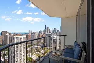 1560 N Sandburg Terrace, Chicago, IL 60610 - Photo 6