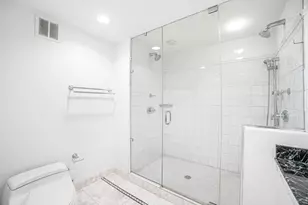 100 E Huron St, Chicago, IL 60611 - Photo 32