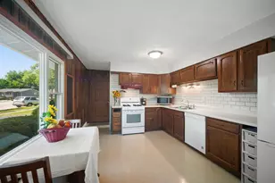 114 McCabe Dr, Streamwood, IL 60107 - Photo 10