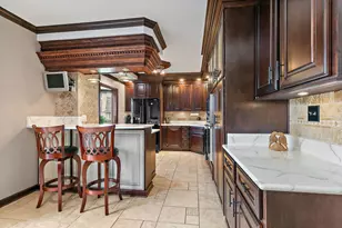 570 Sandpebble Dr, Schaumburg, IL 60193 - Photo 6
