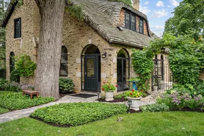 404 Laurel Avenue, Libertyville, IL 60048 - Photo 2