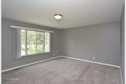 300 Briarwood Lane, Algonquin, IL 60102 - Photo 10