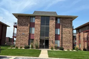 15826 Terrace Dr, Oak Forest, IL 60452 - Photo 1