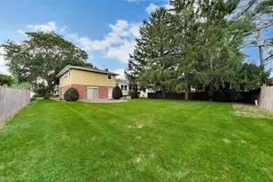1910 E Robinhood Ln, Arlington Heights, IL 60004 - Photo 42