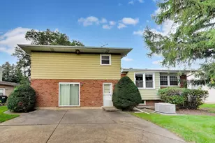 1910 E Robinhood Ln, Arlington Heights, IL 60004 - Photo 36