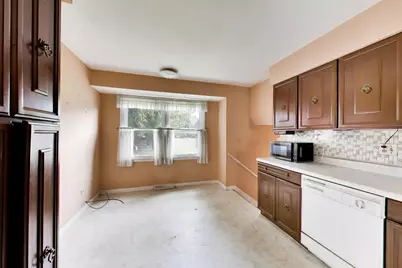 1910 E Robinhood Lane, Arlington Heights, IL 60004 - Photo 14
