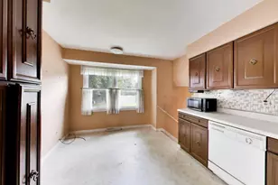 1910 E Robinhood Ln, Arlington Heights, IL 60004 - Photo 14