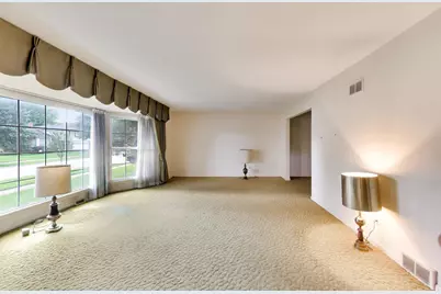 1910 E Robinhood Lane, Arlington Heights, IL 60004 - Photo 8