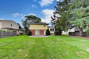 1910 E Robinhood Ln, Arlington Heights, IL 60004 - Photo 38