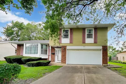 1910 E Robinhood Lane, Arlington Heights, IL 60004 - Photo 2