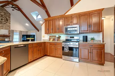 8208 Country Shire Lane, Spring Grove, IL 60081 - Photo 10