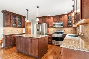 1225 Willowcrest Ct, Aurora, IL 60504 - Photo 8