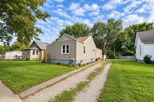 912 W Harvard St, Champaign, IL 61821 - Photo 2