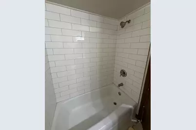826 N Milwaukee Avenue #D2, Libertyville, IL 60048 - Photo 8
