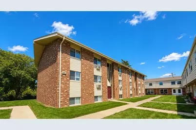 826 N Milwaukee Avenue #D2, Libertyville, IL 60048 - Photo 1