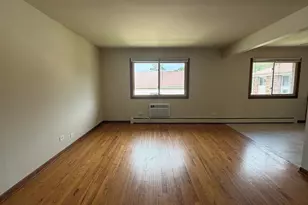 826 N Milwaukee Ave, Libertyville, IL 60048 - Photo 2