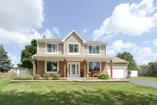 465 Spring Ridge Dr, Crystal Lake, IL 60012 - Photo 1