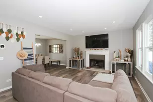 465 Spring Ridge Dr, Crystal Lake, IL 60012 - Photo 2