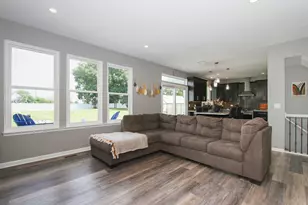465 Spring Ridge Dr, Crystal Lake, IL 60012 - Photo 4